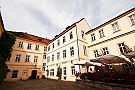 ITAP Prague s.r.o. - Ground Floor Apartment Dům z venku